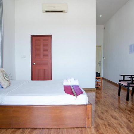 New Season Riverside Hotel Phnom Penh Zewnętrze zdjęcie