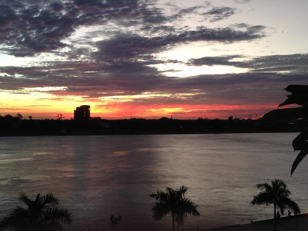 New Season Riverside Hotel Phnom Penh Zewnętrze zdjęcie