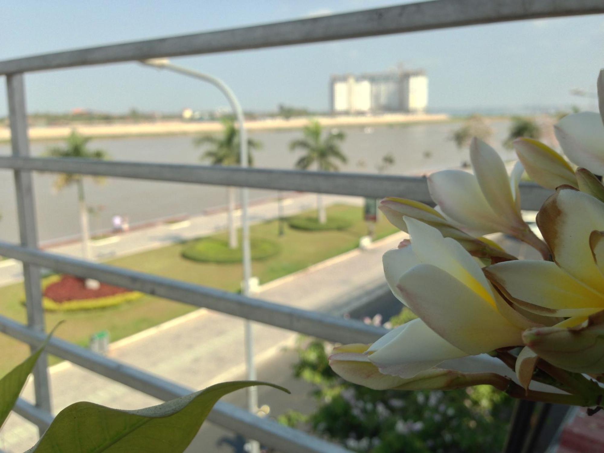 New Season Riverside Hotel Phnom Penh Zewnętrze zdjęcie